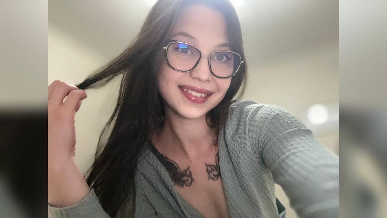 Webcam chat profile for KimKiss: Legs, feet & shoes