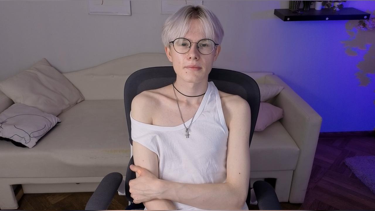 Webcam chat profile for LiamBlair: Nipple play