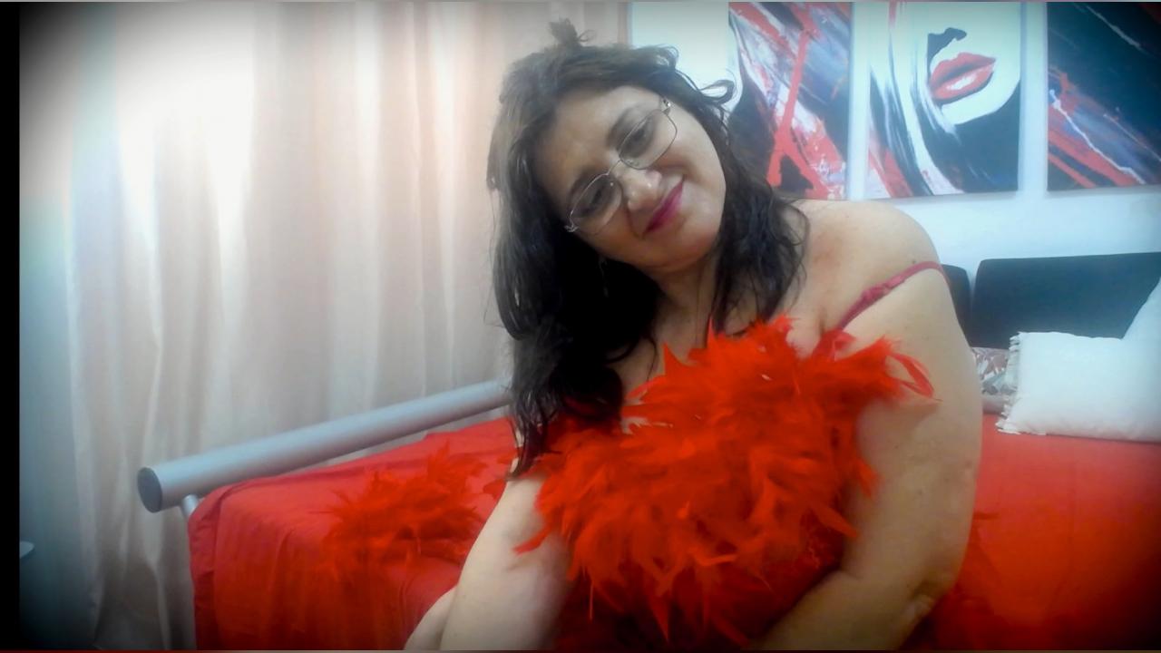 Webcam chat profile for SophiaBliss: Nipple play