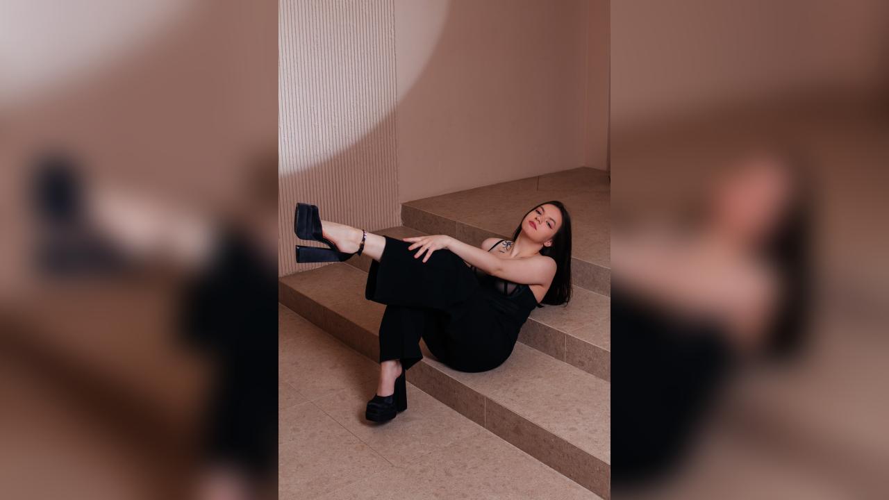 Webcam chat profile for LunaCome: Lingerie & stockings
