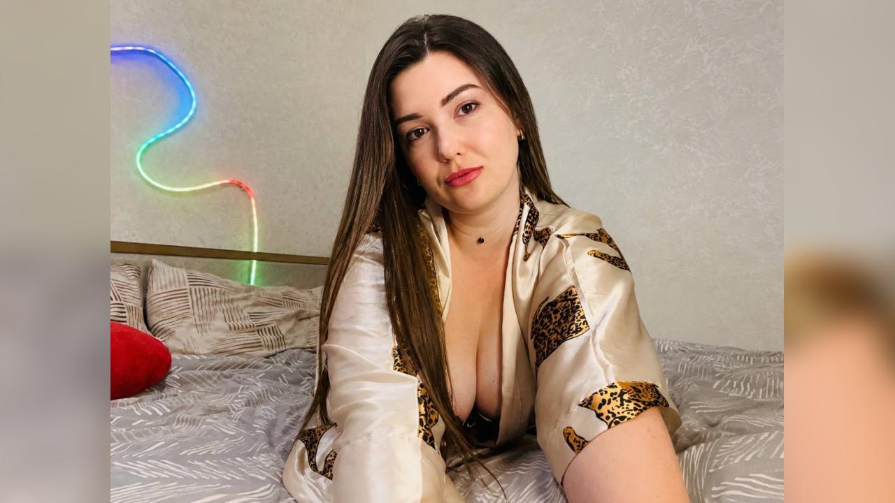 Webcam chat profile for TatiAllure: Nails