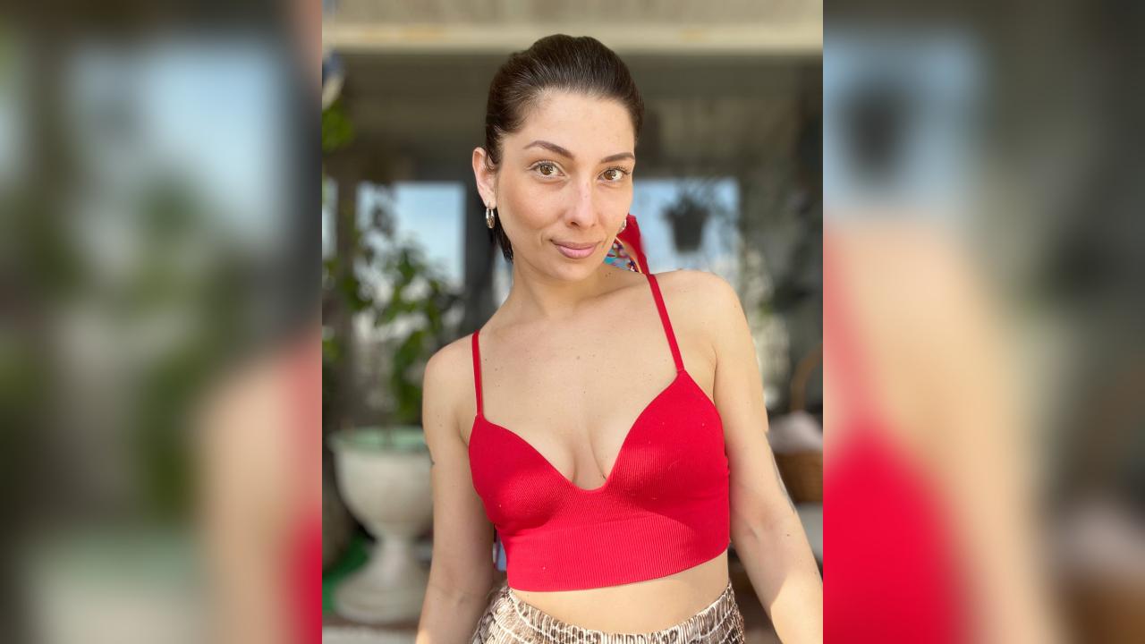 Webcam chat profile for LiLinaa: Outfits