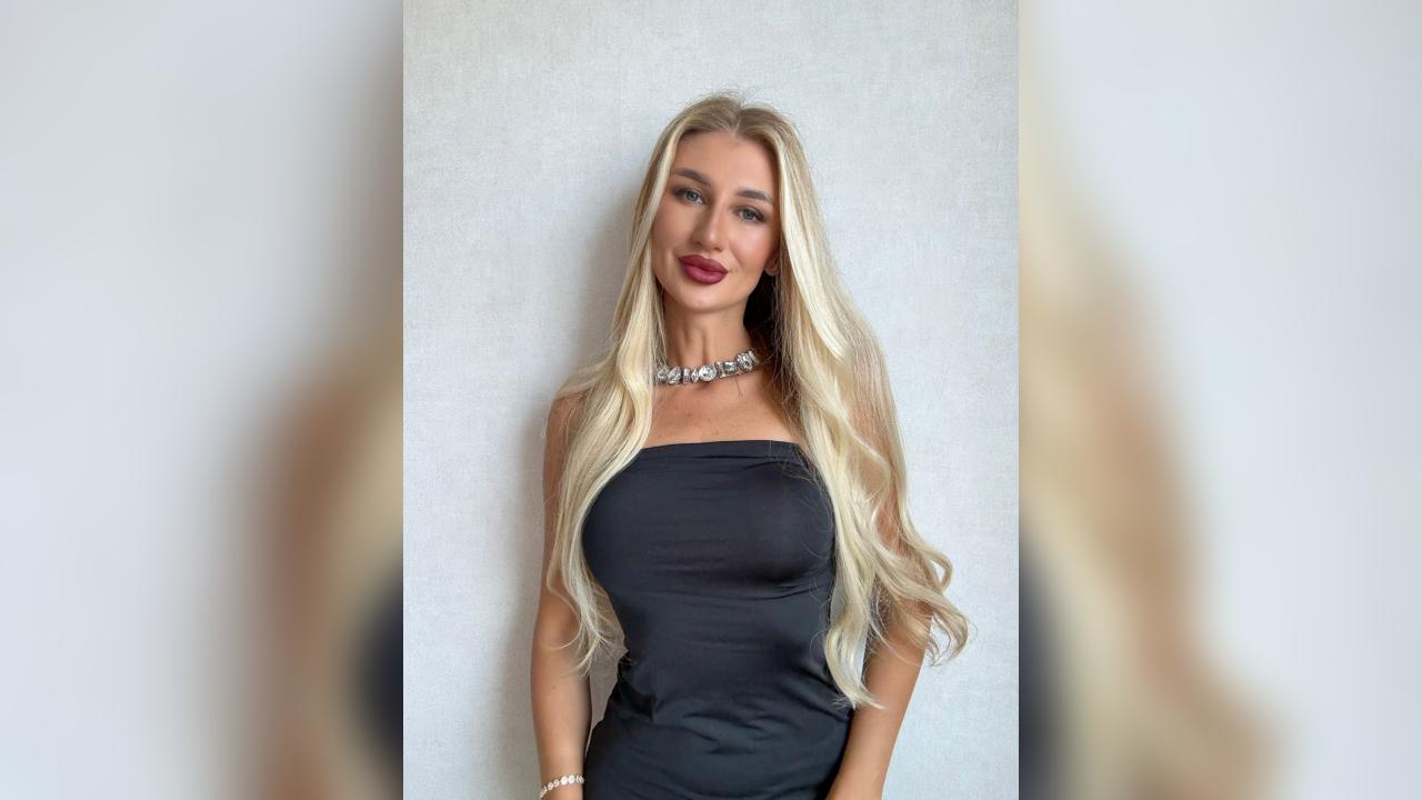 Webcam chat profile for SweetCurves: Outfits