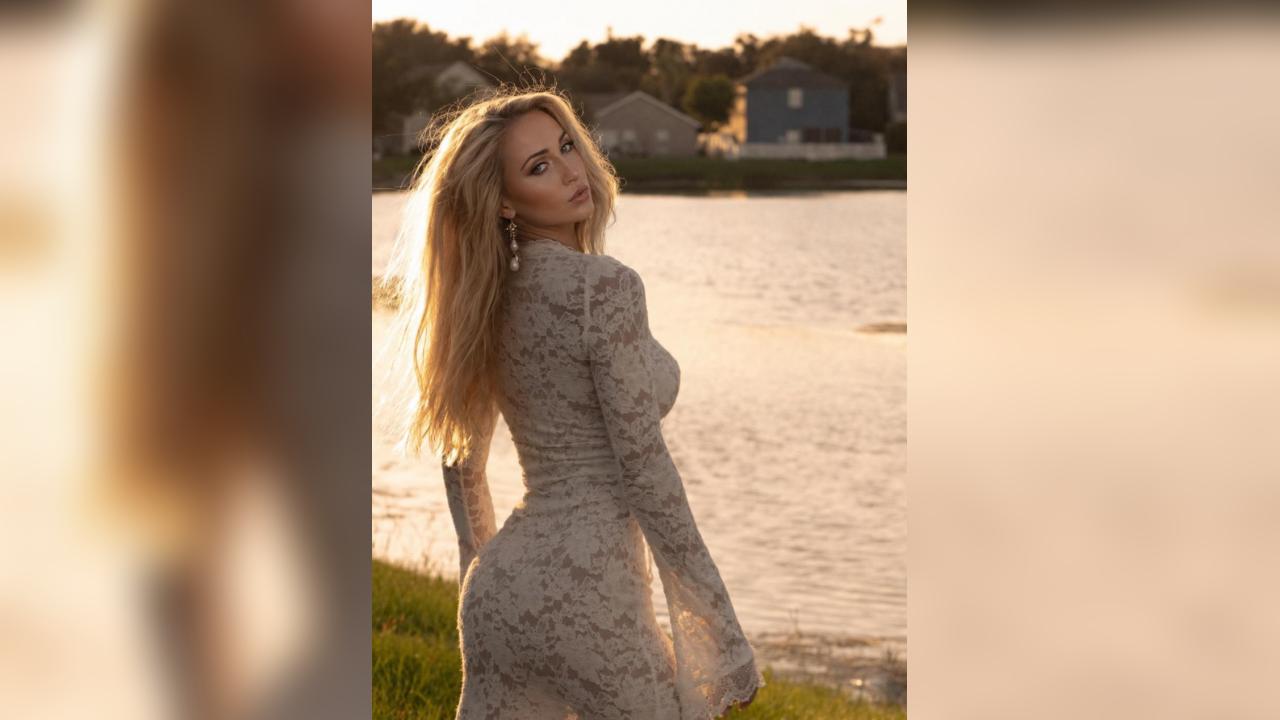 Webcam chat profile for Alicia3: Travel