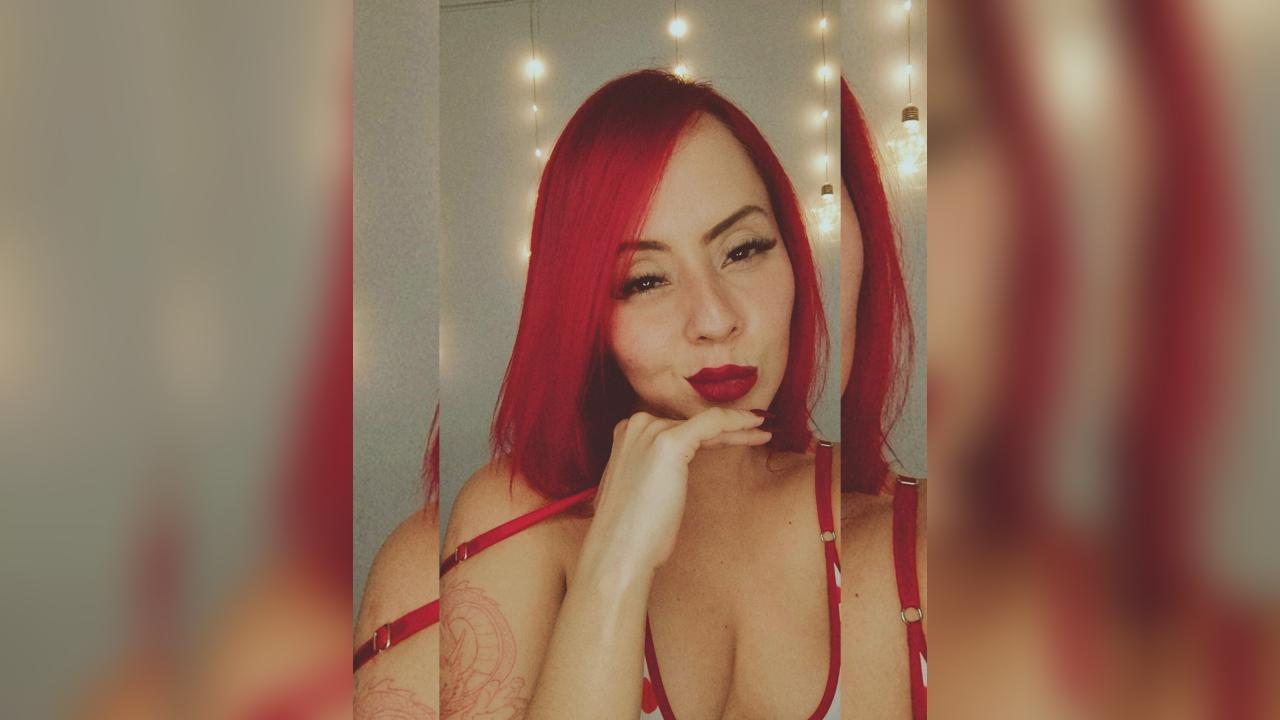 Webcam chat profile for BiancaLuxor: Legs, feet & shoes
