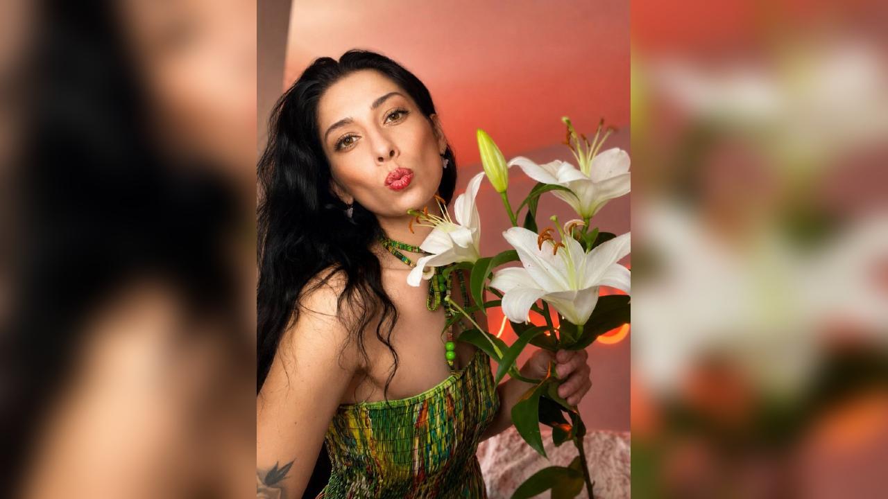 Webcam chat profile for LiLinaa: Outfits