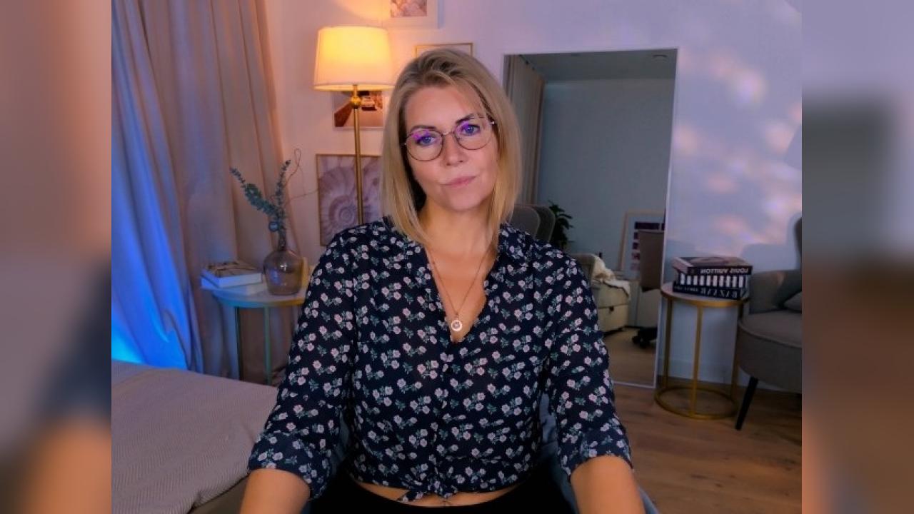 Webcam chat profile for AnnieLight: Legs, feet & shoes