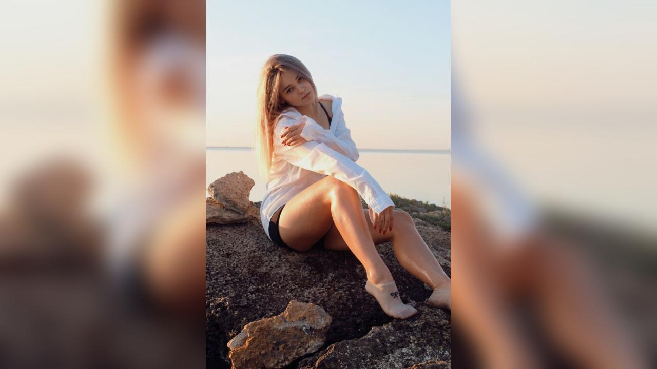 Webcam chat profile for Nensi: Outfits