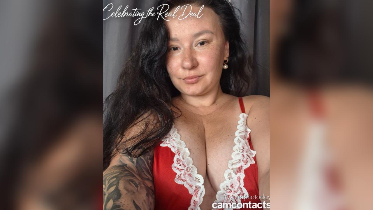 Webcam chat profile for AlexaLexiee: Legs, feet & shoes
