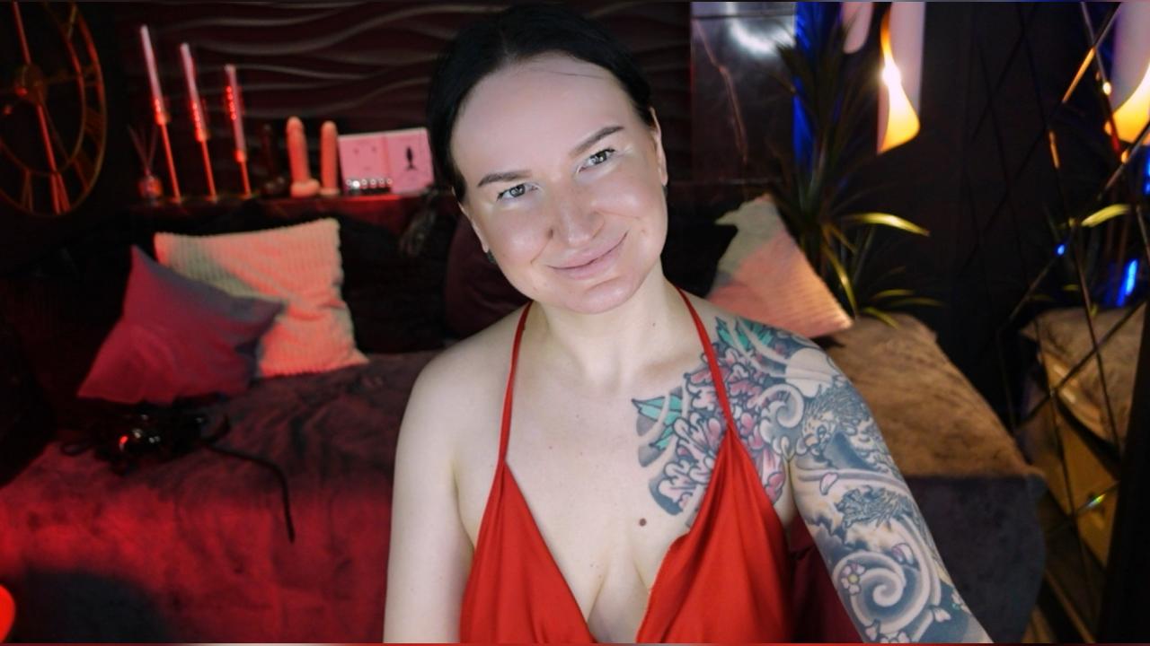 Webcam chat profile for LisaSin: Kissing