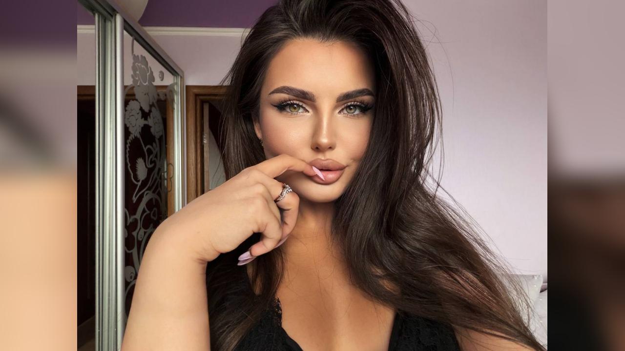 Webcam chat profile for BrunetteMuse: Dancing