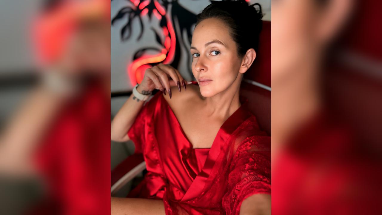 Webcam chat profile for Kira1Sun: Smoking