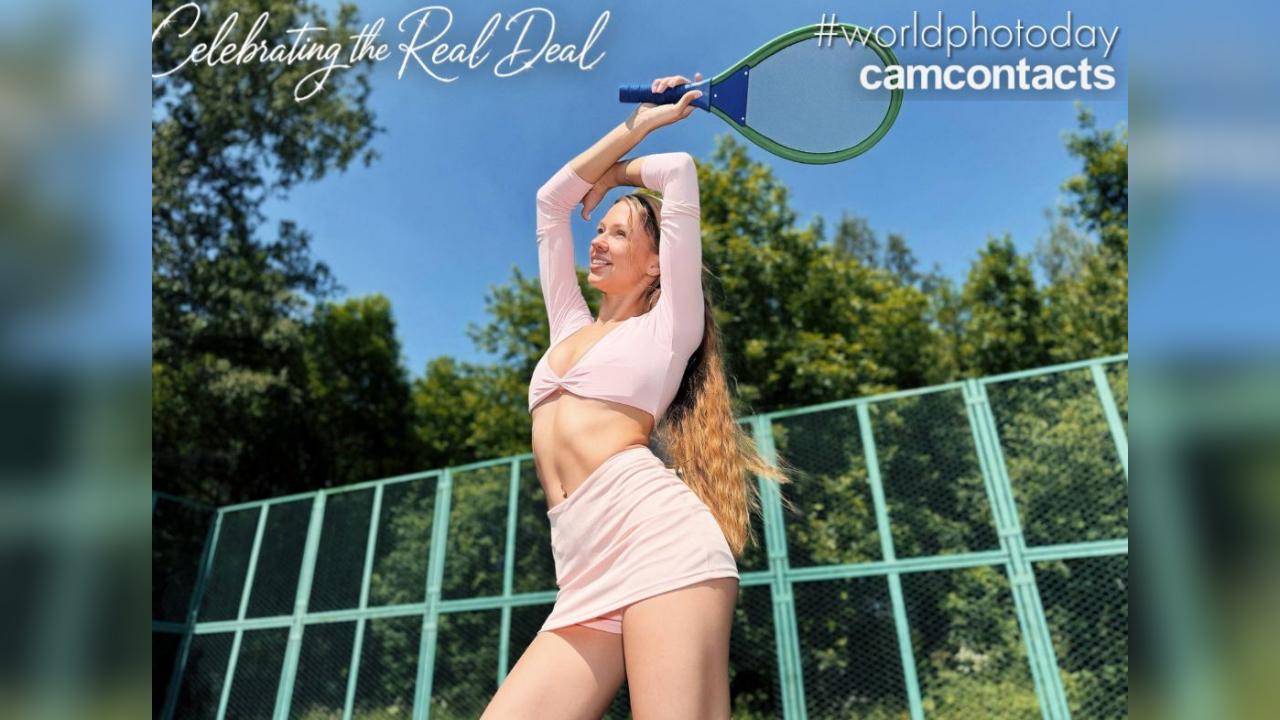 Webcam chat profile for AlexaLust: Legs, feet & shoes