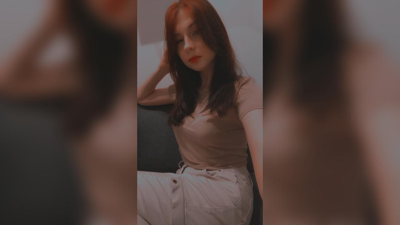 Webcam chat profile for KrisstinaSkay: Smoking