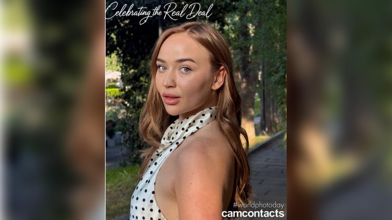Webcam chat profile for MyLady: Smoking