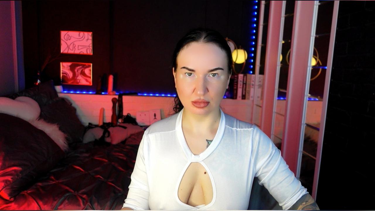 Webcam chat profile for LisaSin: Kissing
