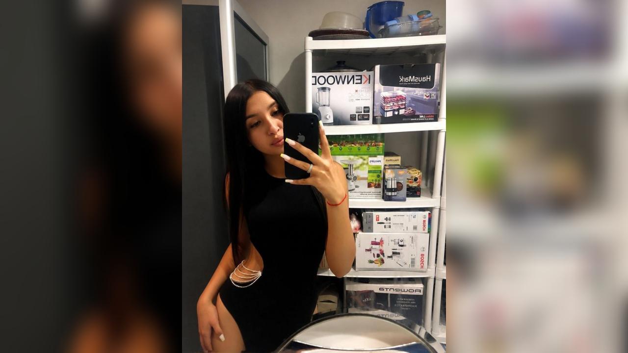 Webcam chat profile for MikaLyn: Ask about my Hobbies