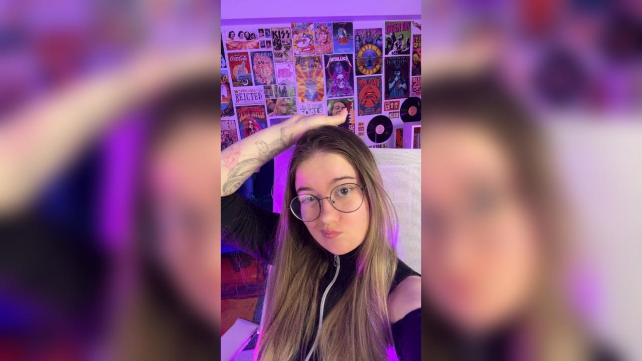 Webcam chat profile for Avena