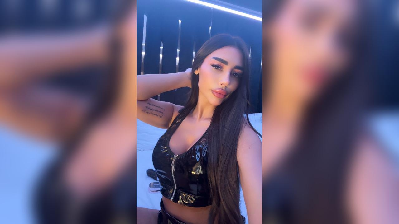 Webcam chat profile for YourGoddess1: Exhibition