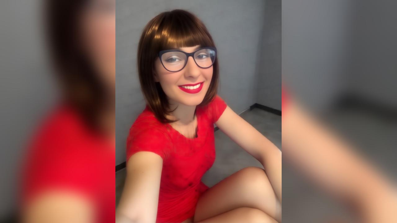 Webcam chat profile for LeilaMy: Legs, feet & shoes