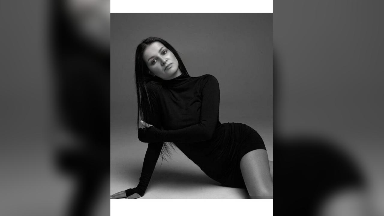 Webcam chat profile for Avenora: Piercings & tattoos