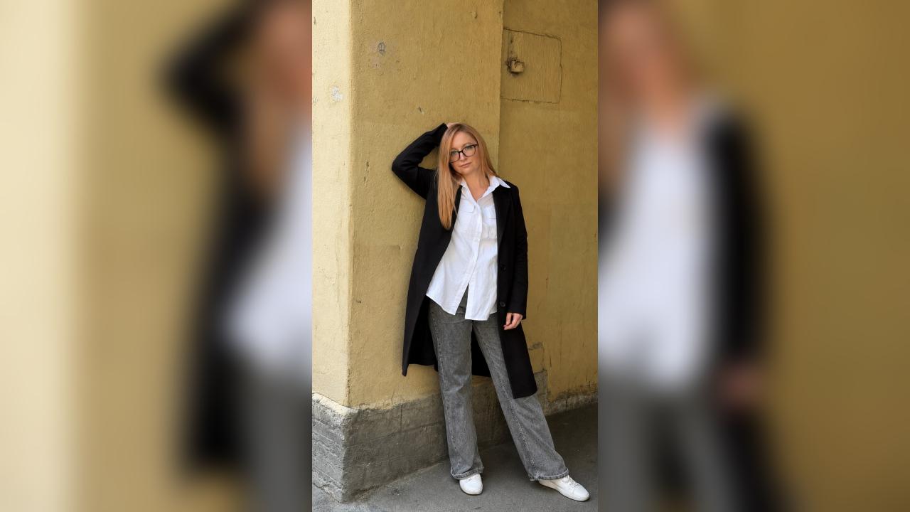 Webcam chat profile for CoyEmma: Strip-tease