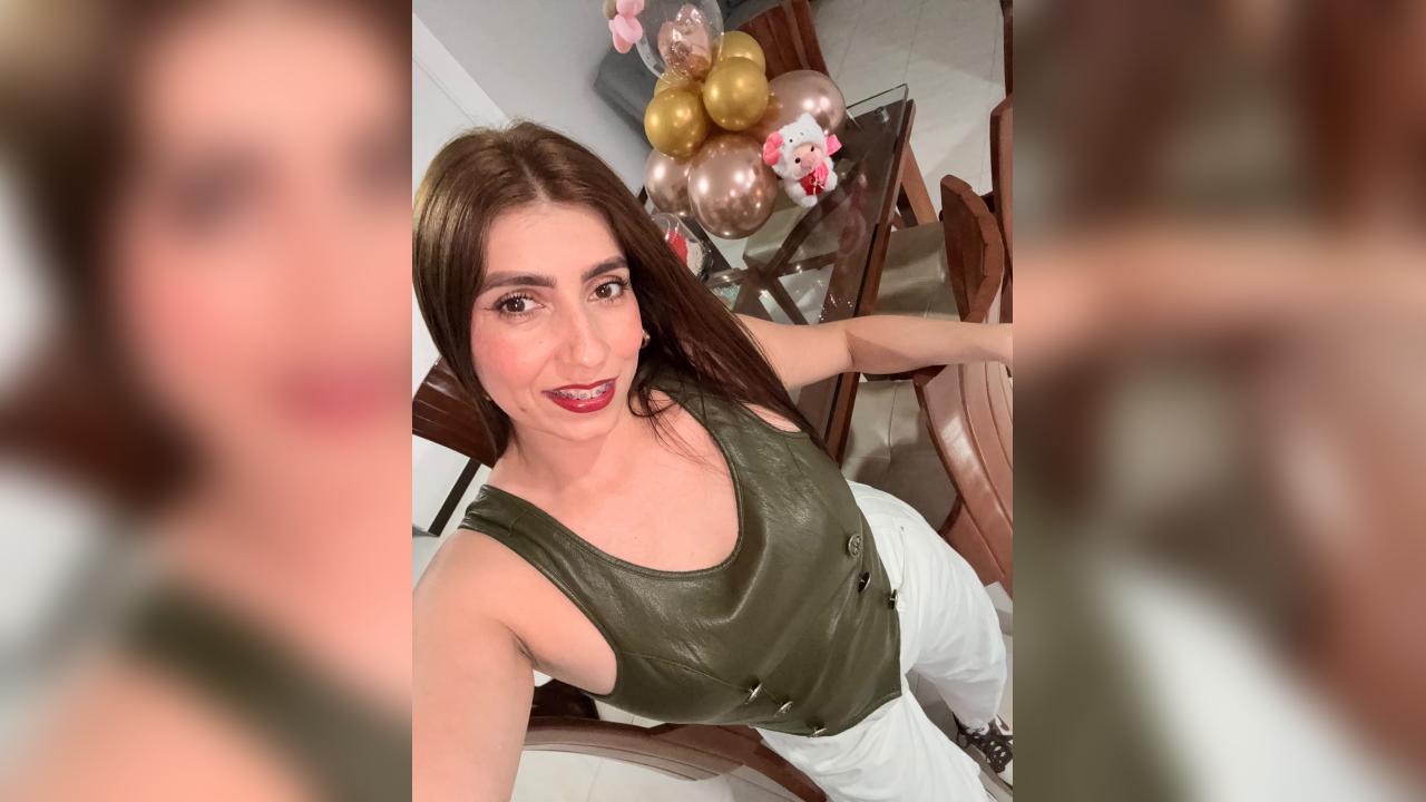 Webcam chat profile for JulianaPretty: Legs, feet & shoes