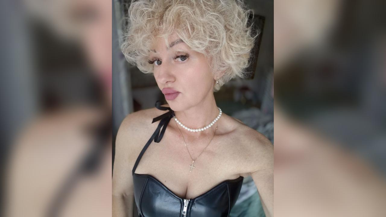Webcam chat profile for Lisicka27: Exercise