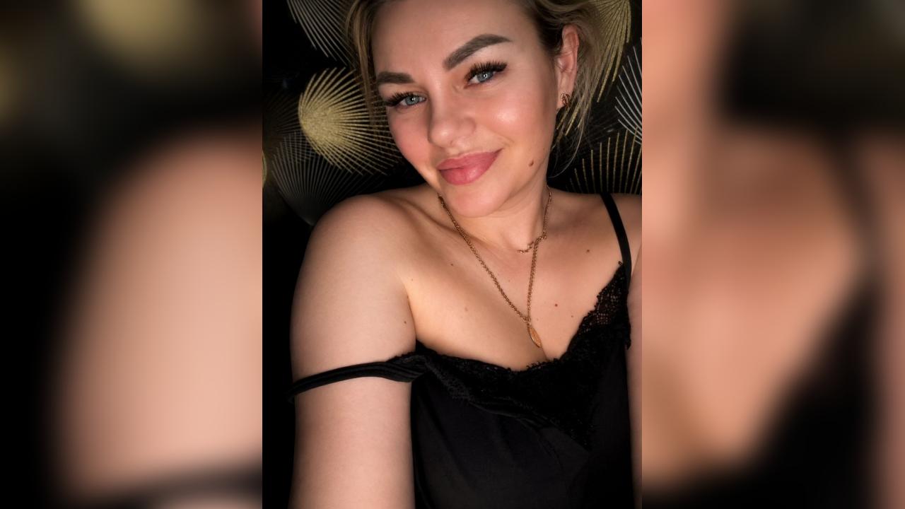Webcam chat profile for MekkaGirl