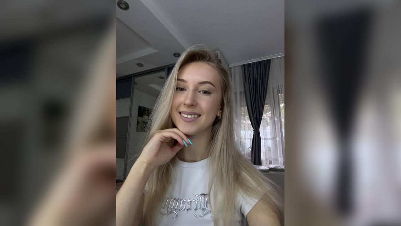 Webcam chat profile for ShineBright333: Ask about my other interests