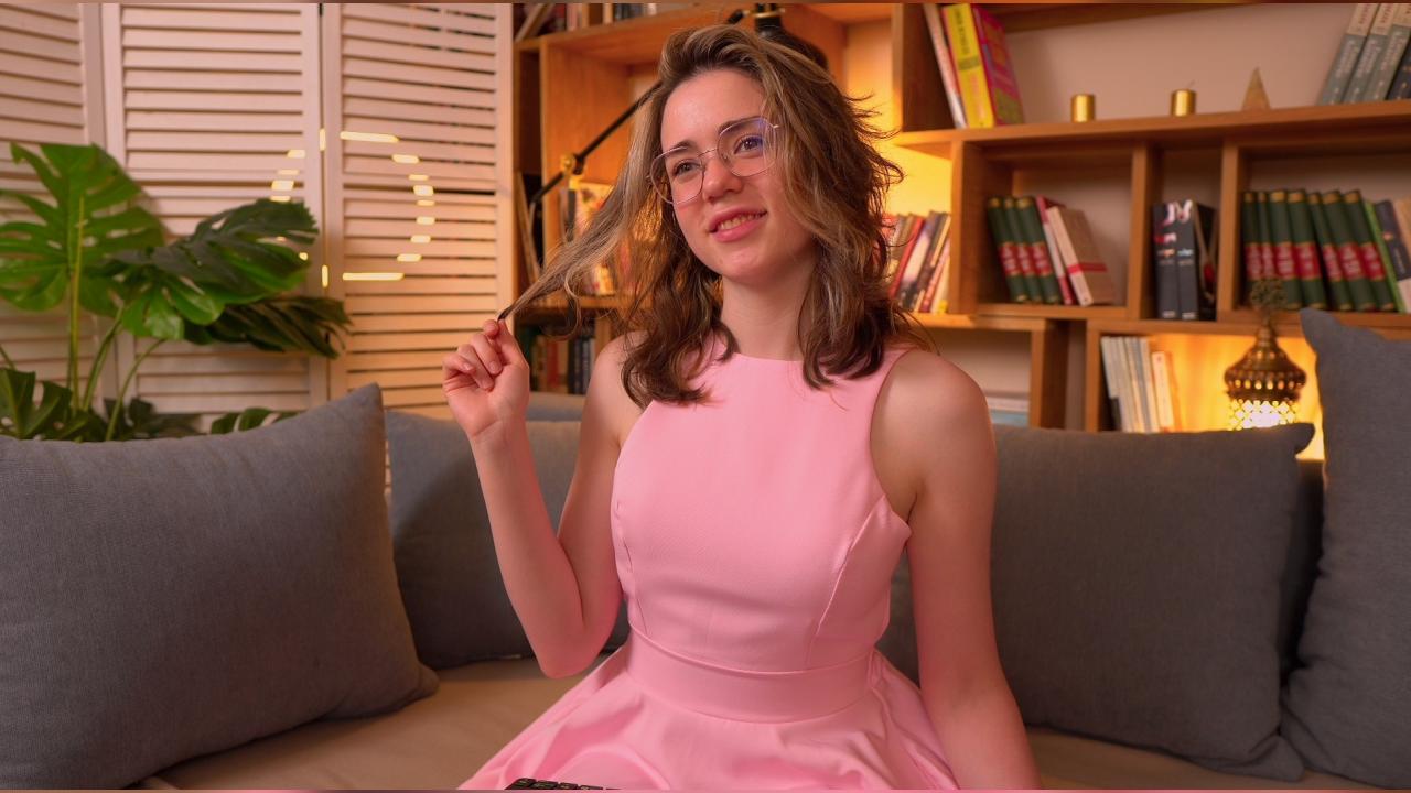 Webcam chat profile for SunnyTeaze: Kissing