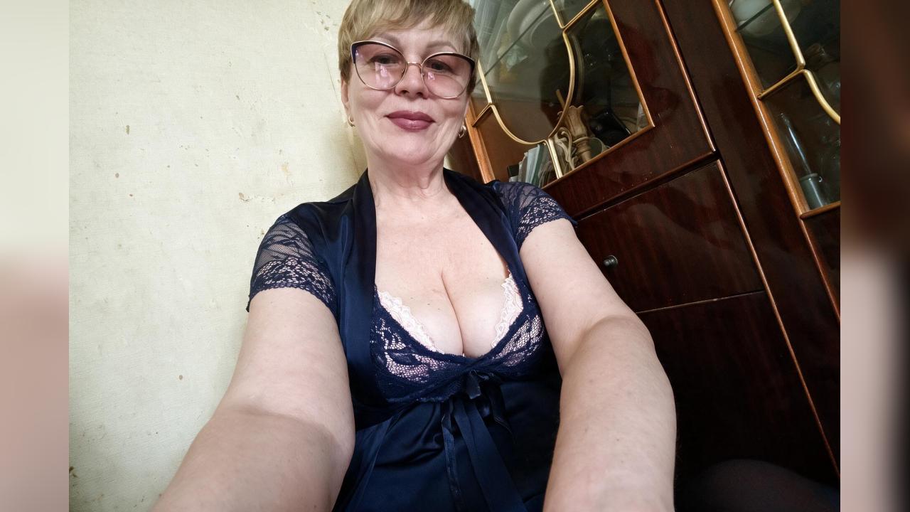 Webcam chat profile for SofiaLayers: Nails