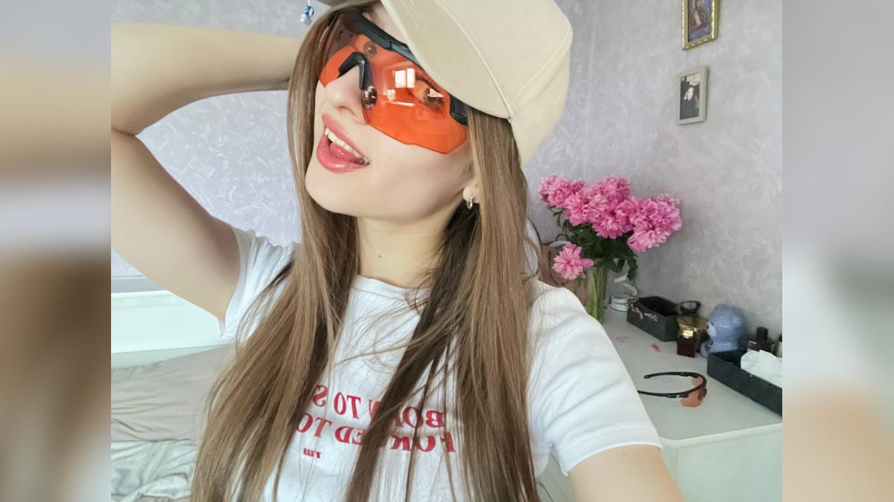Webcam chat profile for EiraWish: Ask about my Hobbies