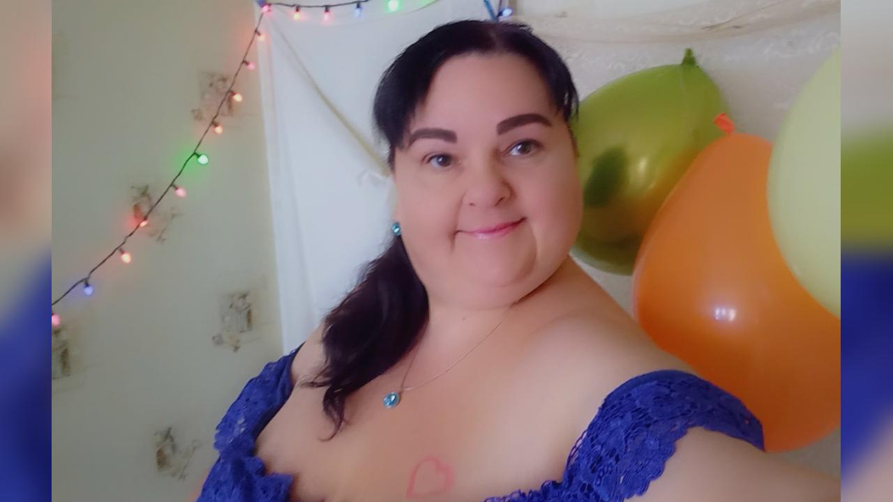 Webcam chat profile for BabySweetXX: Kissing