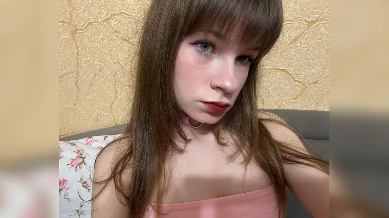 Webcam chat profile for Softkittyy: Legs, feet & shoes