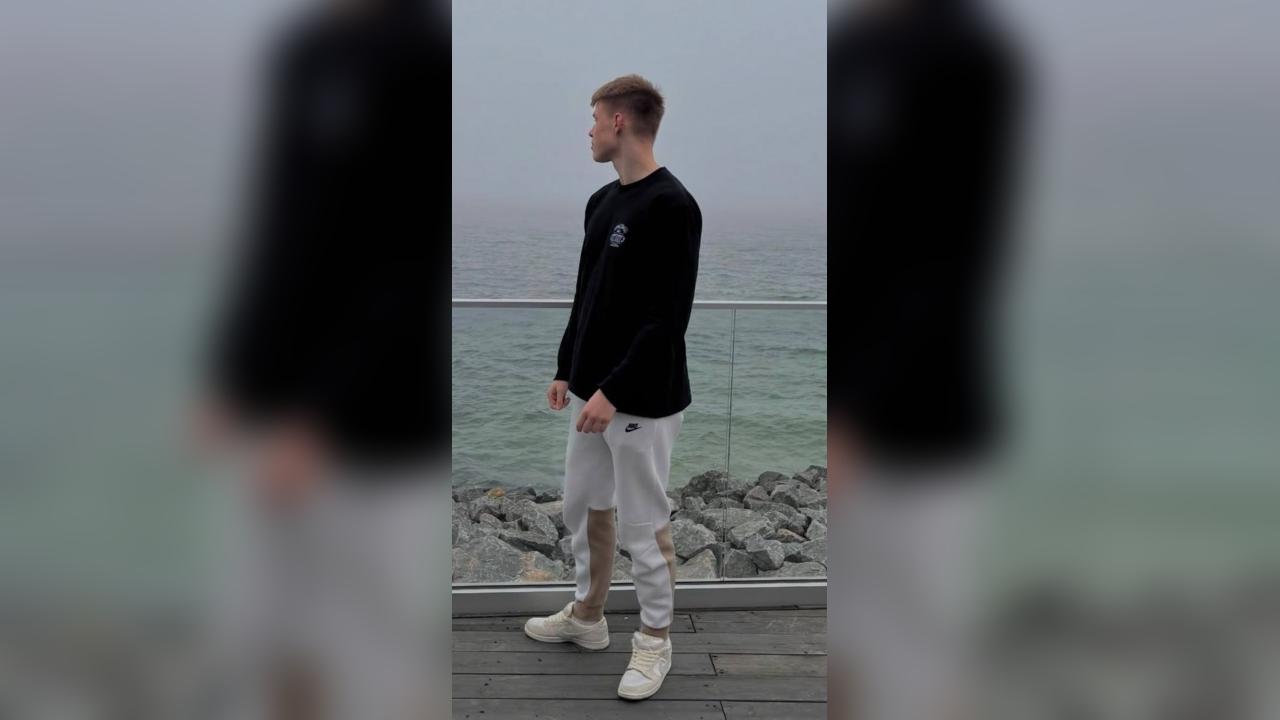 Webcam chat profile for HotGent: Kissing