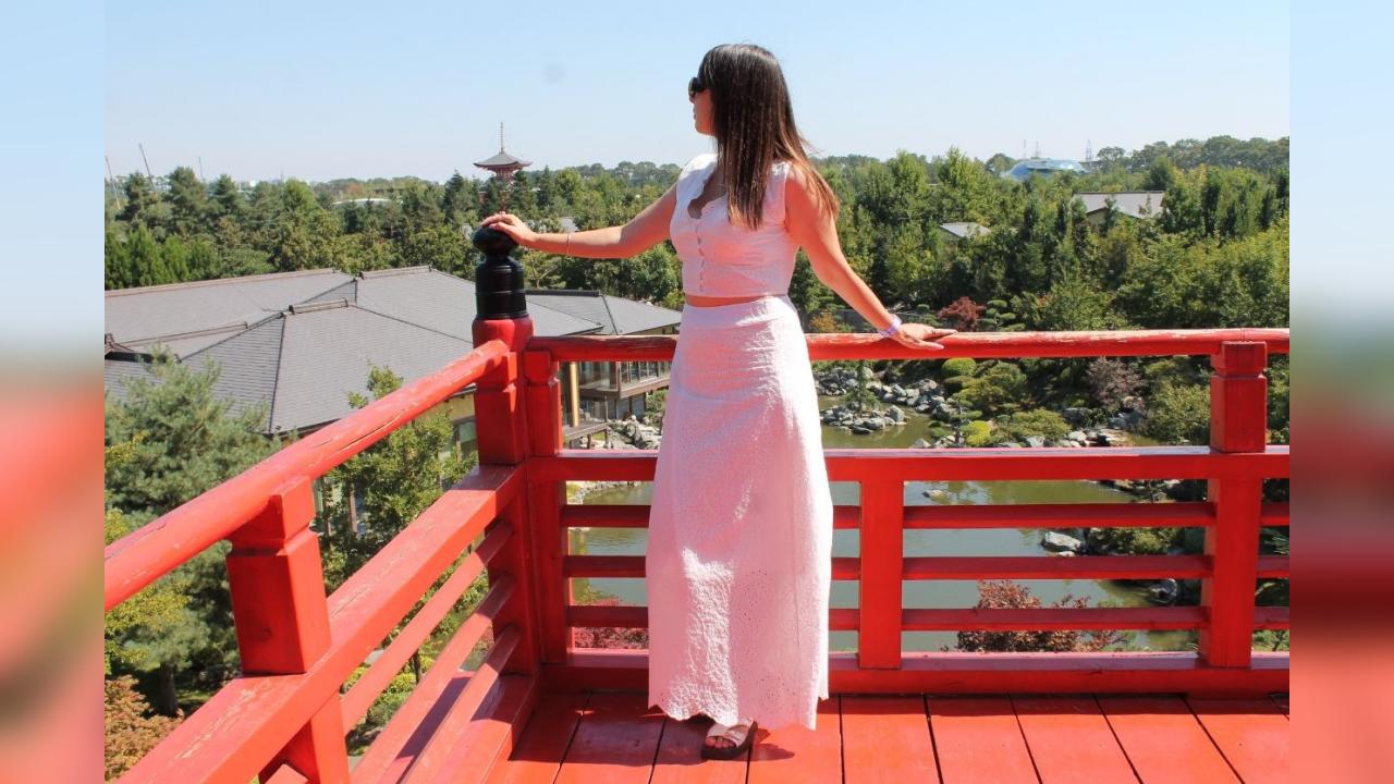 Webcam chat profile for HoneyDrop: Legs, feet & shoes