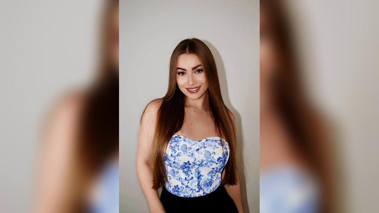Webcam chat profile for CrystalBeauty: Ask about my Hobbies