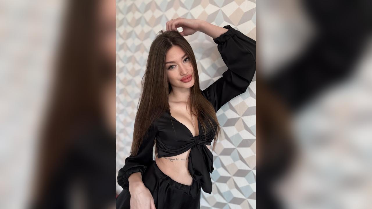 Webcam chat profile for CherryLady: Outfits