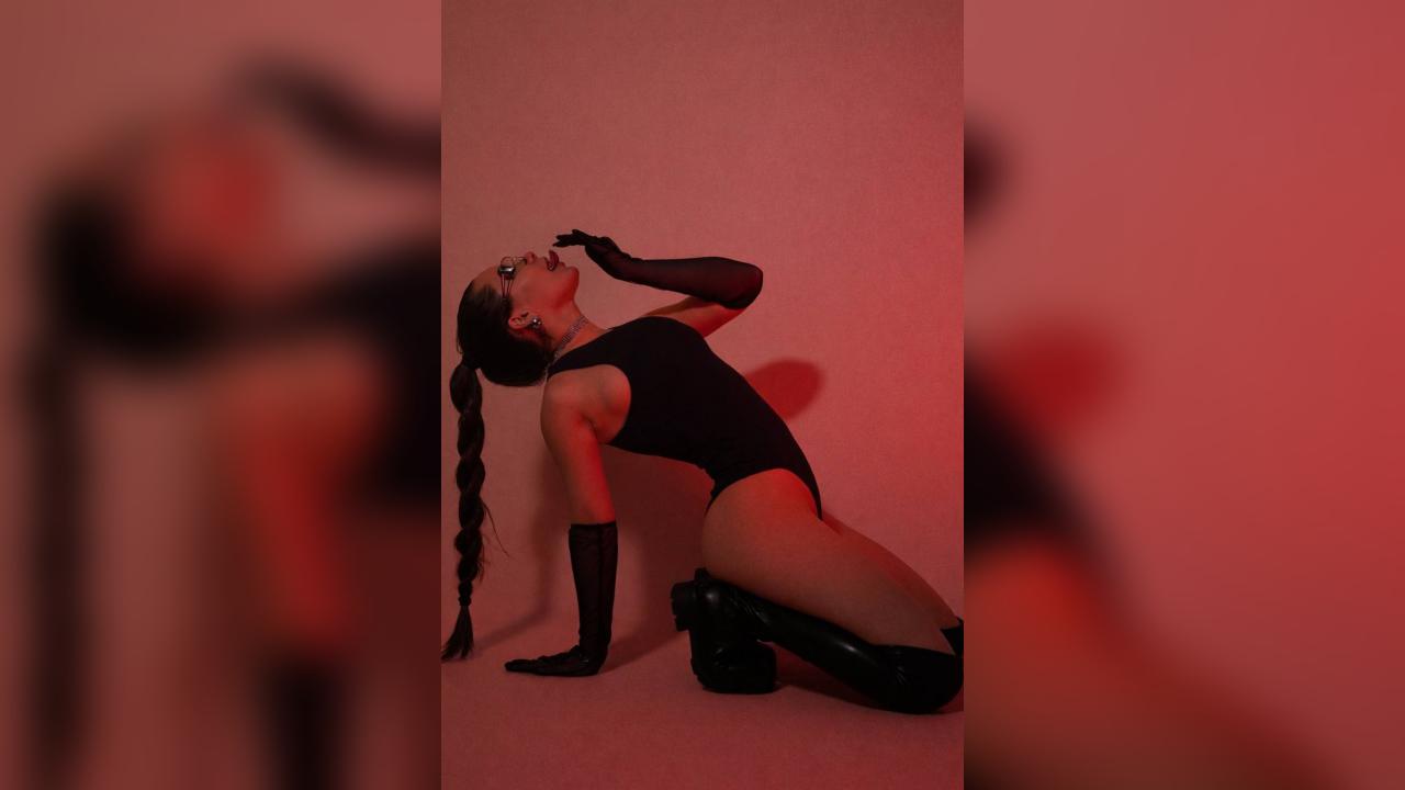 Webcam chat profile for Seductivecat111: Travel