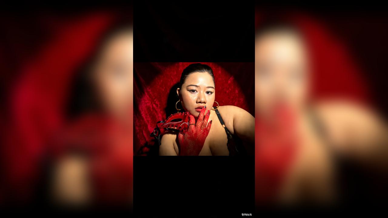 Webcam chat profile for CurvyCharmX: Bondage & discipline