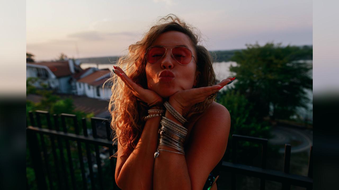 Webcam chat profile for AmberFoks: Kissing