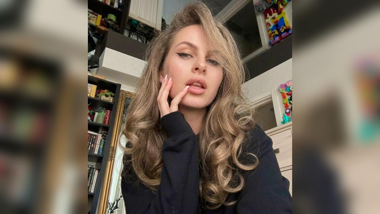 Webcam chat profile for AlexaInlove: Outfits