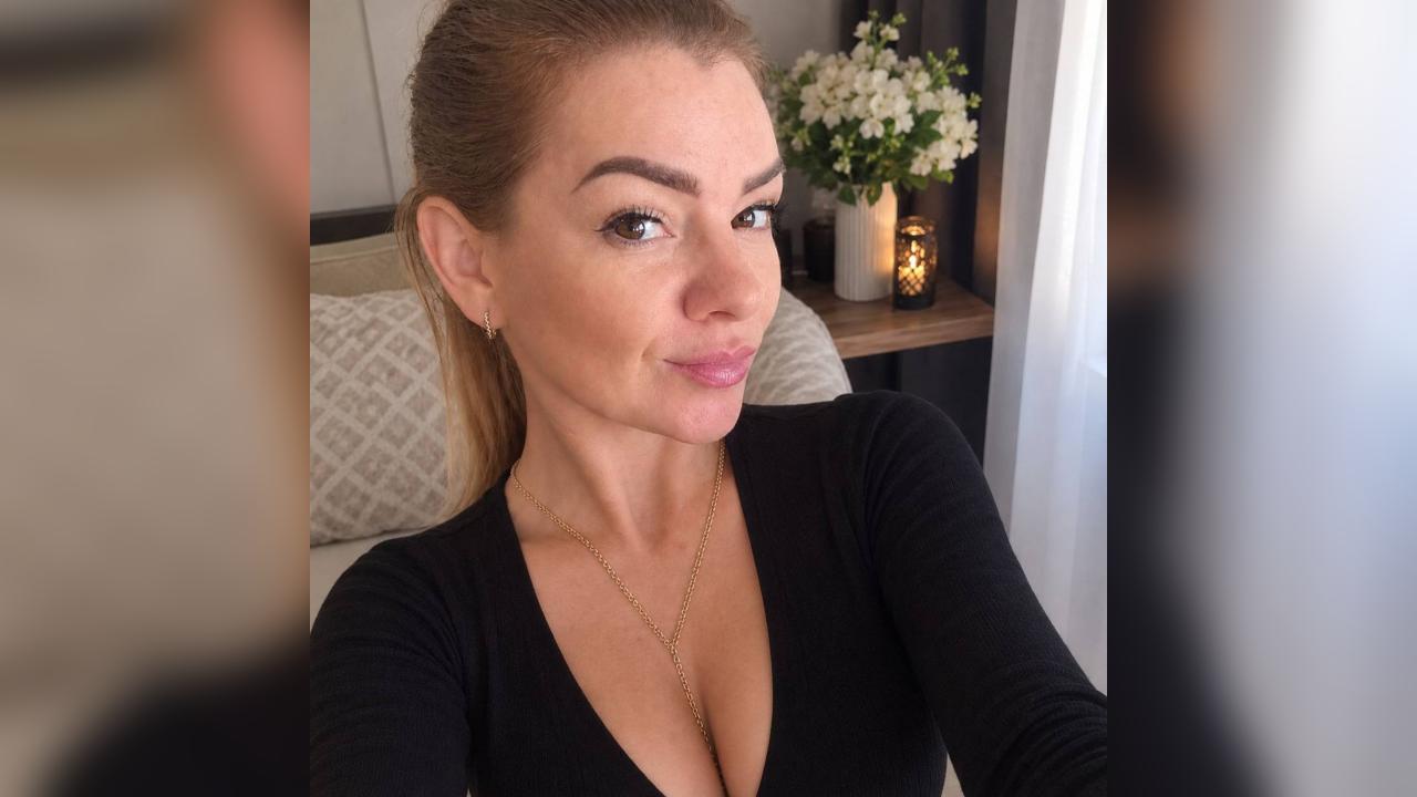 Webcam chat profile for EmiliaLynn: Ask about my Hobbies