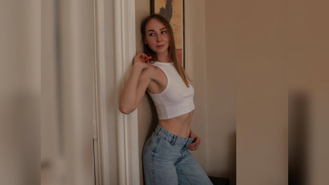 Webcam chat profile for HelenaAmour