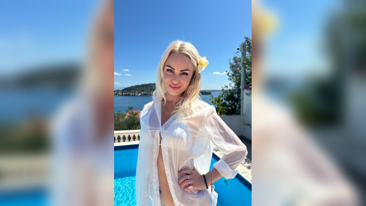 Webcam chat profile for WhiteHotAngel: Outfits