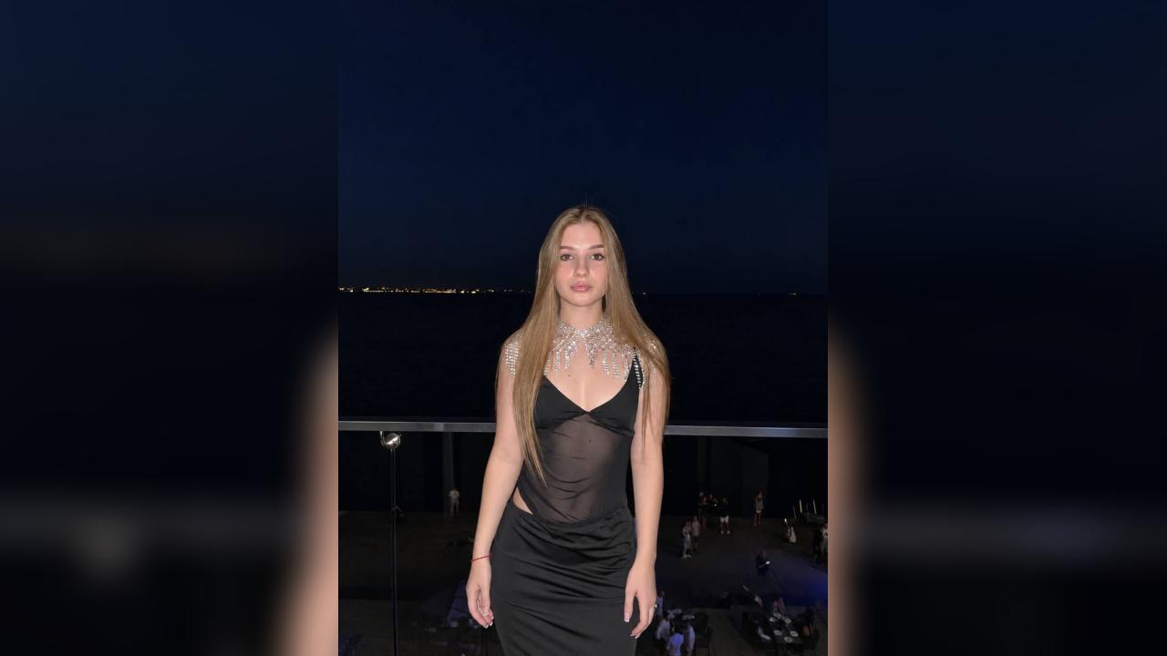 Webcam chat profile for Juicypeach777: Smoking