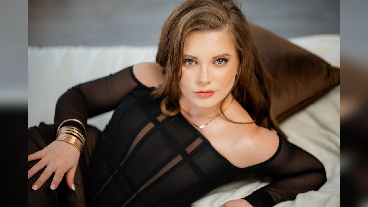 Webcam chat profile for MiyaParker: Leather