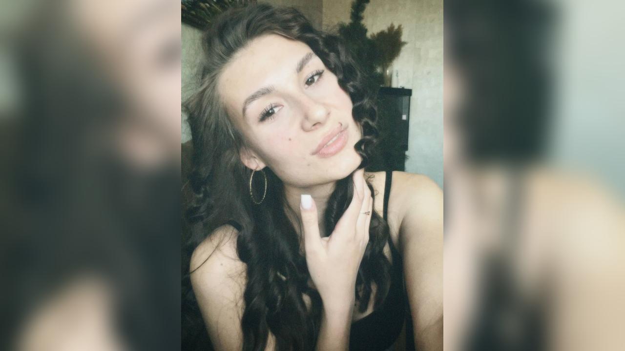 Webcam chat profile for FeralBerry345: Conversation