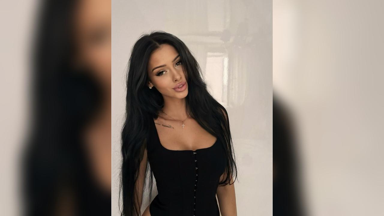 Webcam chat profile for SecretBrunette7: Ask about my other interests